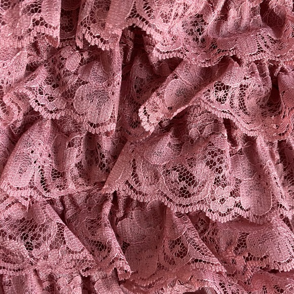 🎀 Dusty Rose Lace Photo shoot or Birthday Romper - Picture 10 of 10